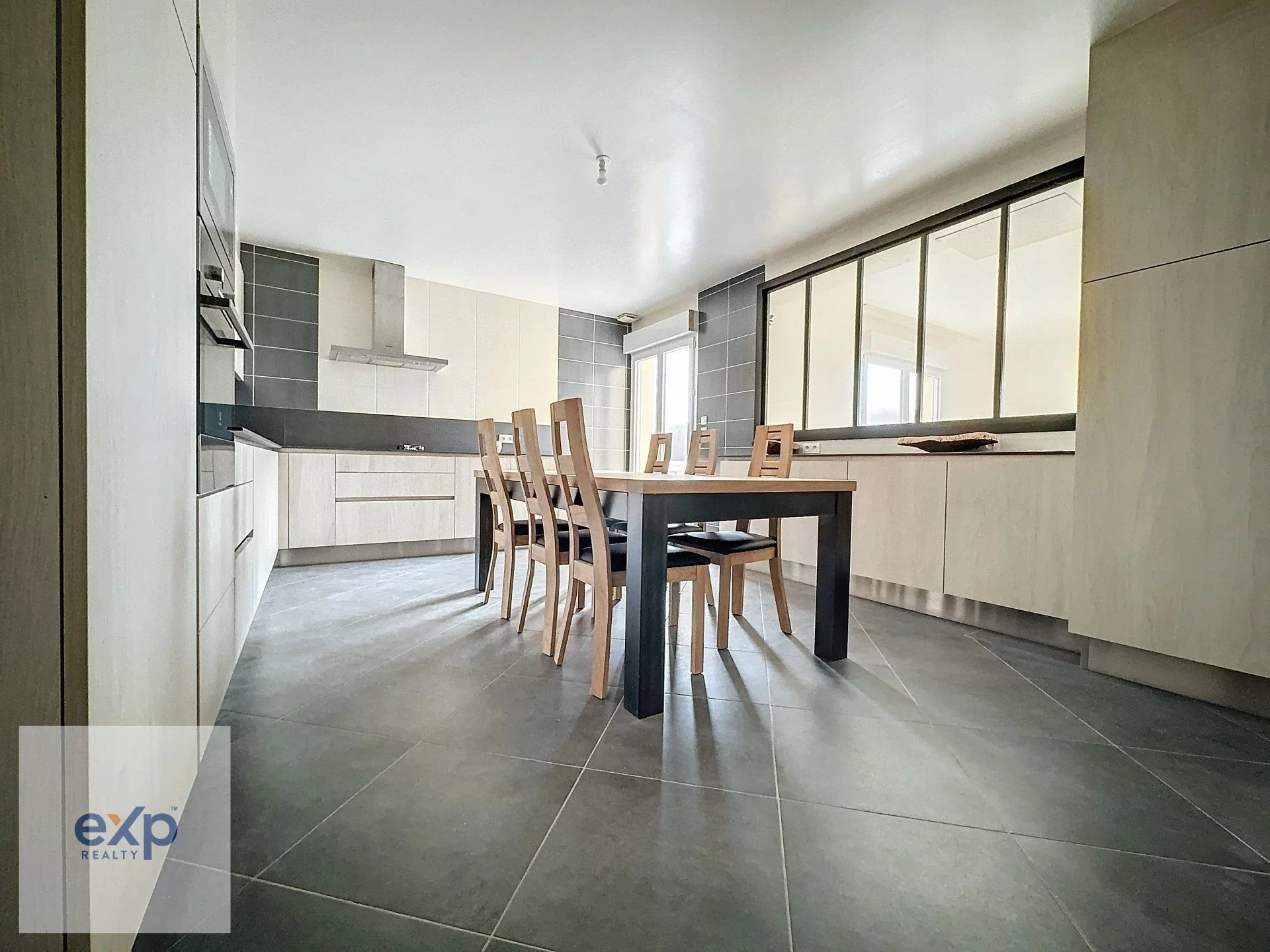 Maison à vendre à Houlbec-Cocherel, 235 m²