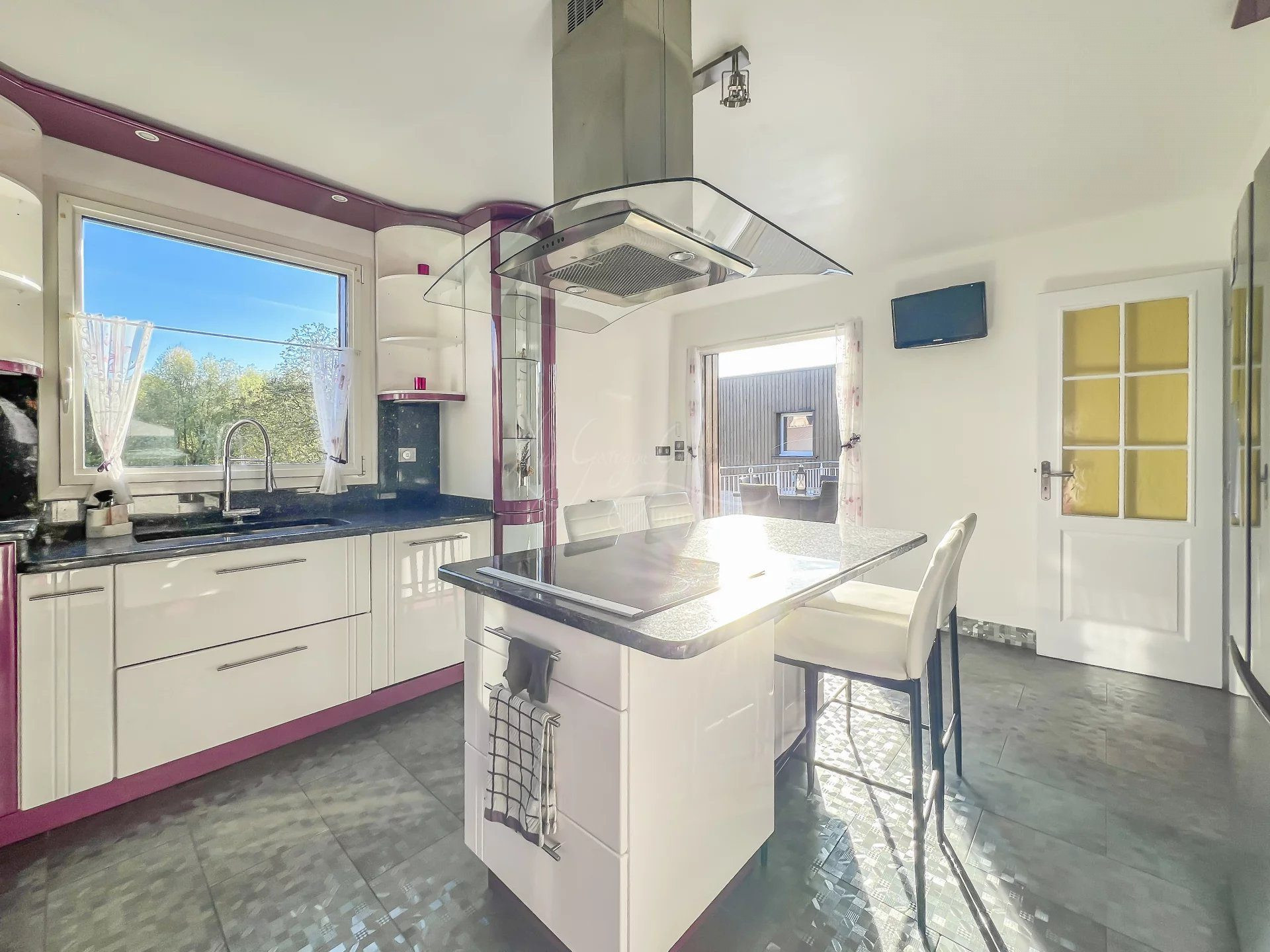 House for sale in Magny-en-Vexin, 363 m²