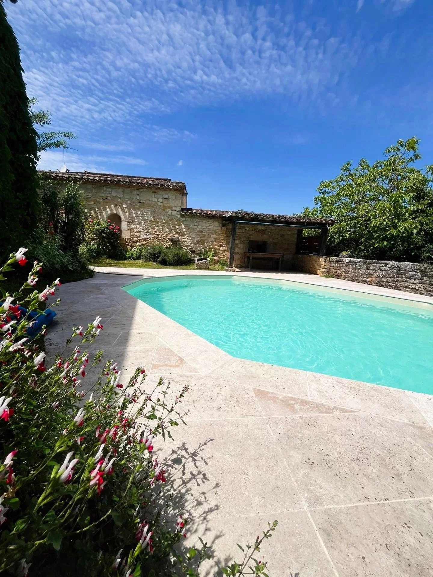 Maison 12 pièces 260 m² · à Monsempron-Libos · 260 m² · 259 200 €