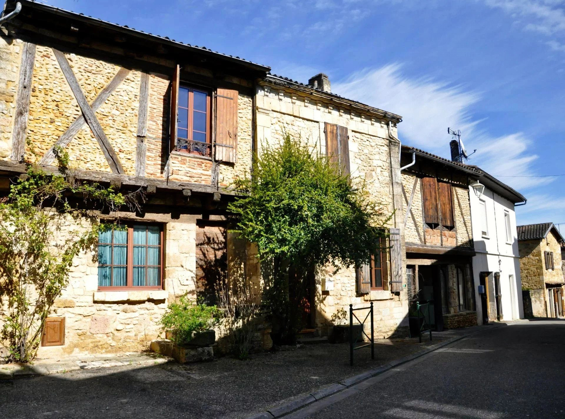 Maison rénovée avec piscine sans vis a vis en plein village