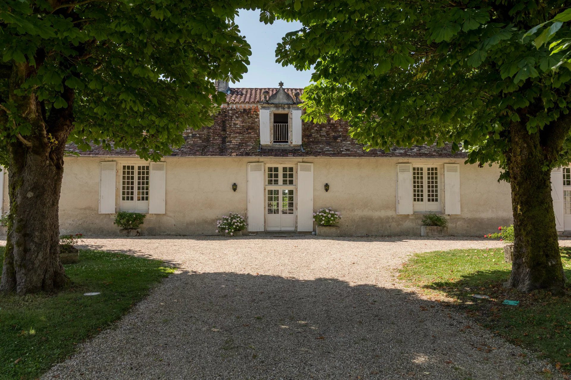 Maison à vendre à Allemans, 509 m²