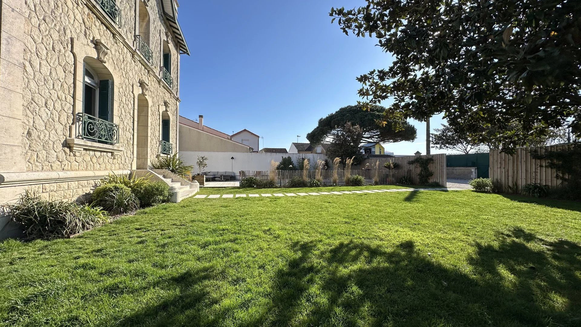 Villa balnéaire 199m2 — jardin, piscine, vie à pied à Châtelaillon-Plage