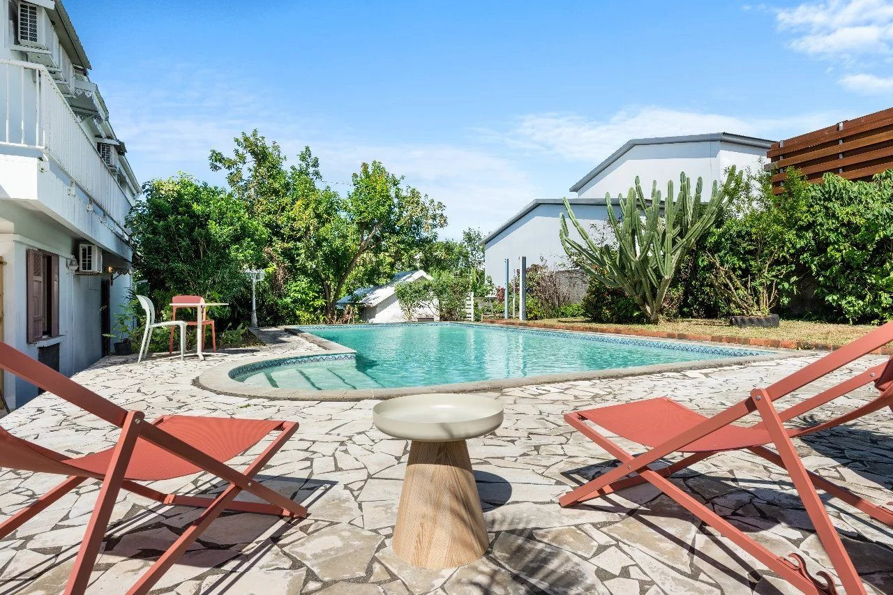 Maison à vendre à Sainte-Suzanne, 297 m²