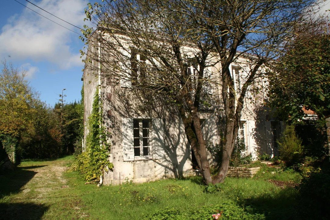 VENDU - PROPRIÉTÉ DE CARACTÈRE À RÉNOVER À CHAGNOLET
