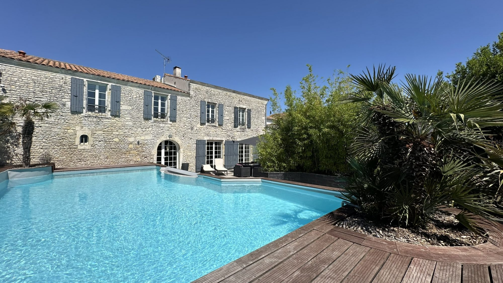 Maison à vendre à Dompierre-sur-Mer, 304 m²