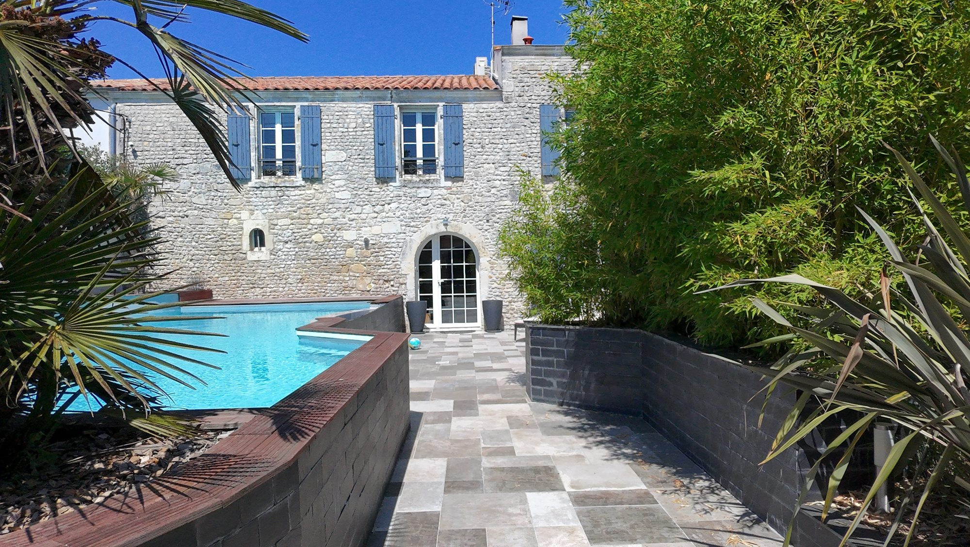 Maison à vendre à Dompierre-sur-Mer, 304 m²