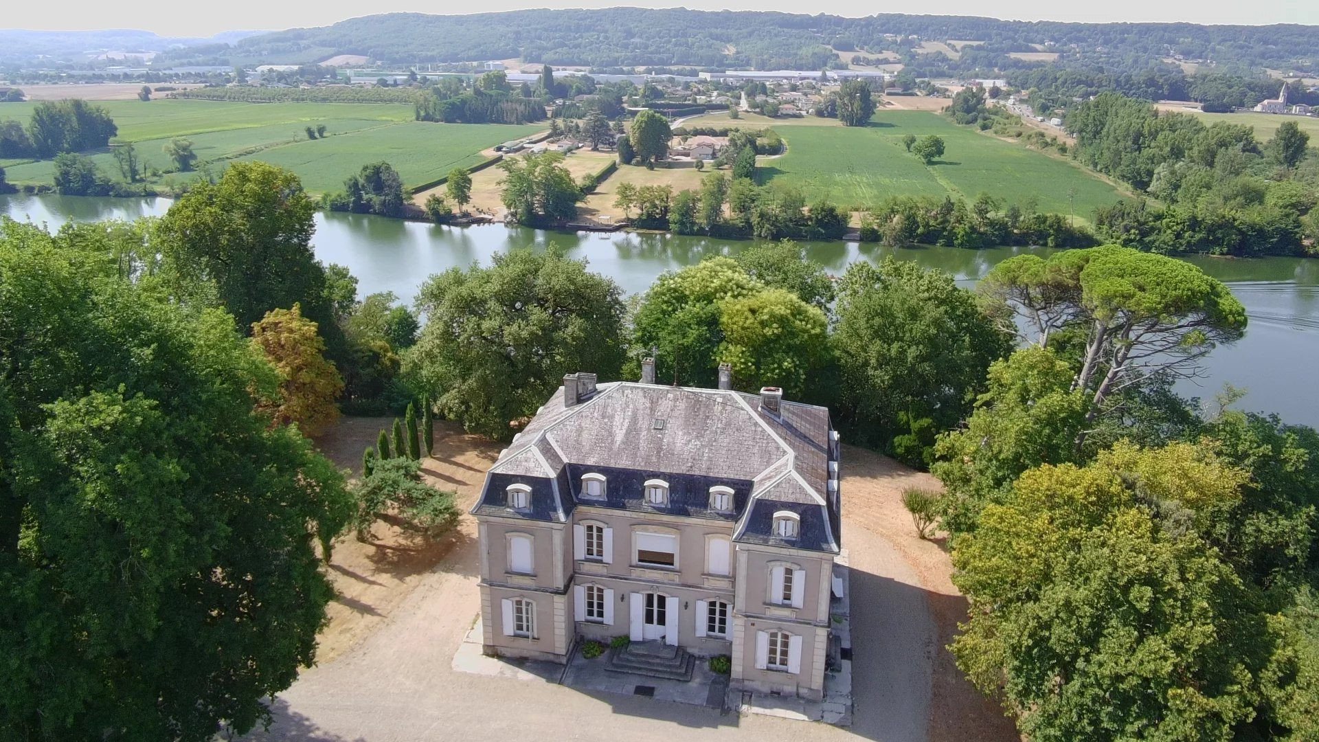 Maison à vendre à Villeneuve-sur-Lot, 567 m²