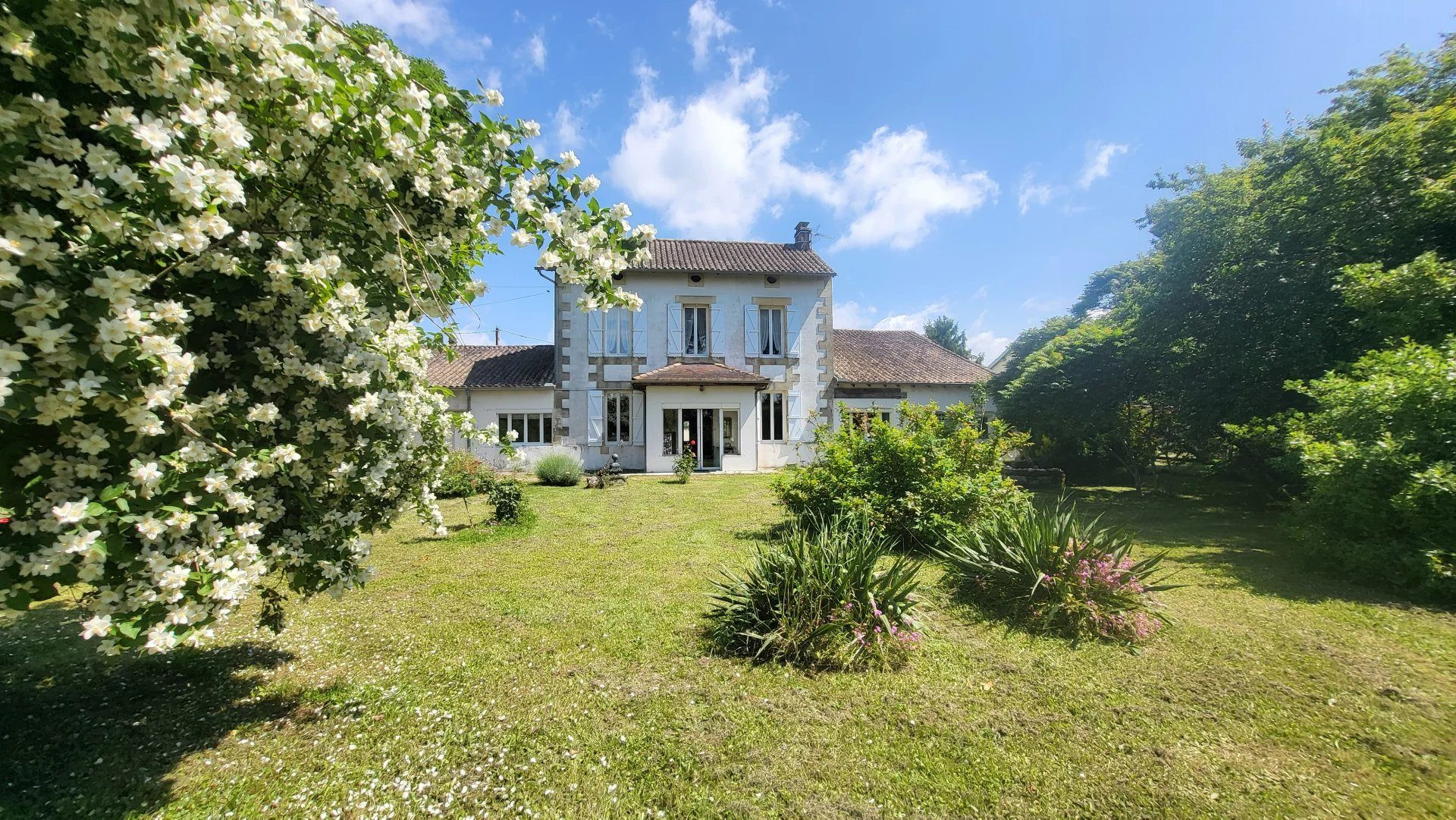 Maison 8 pièces 213 m² · à Saint-Avit-Saint-Nazaire · 213 m² · 253 000 €