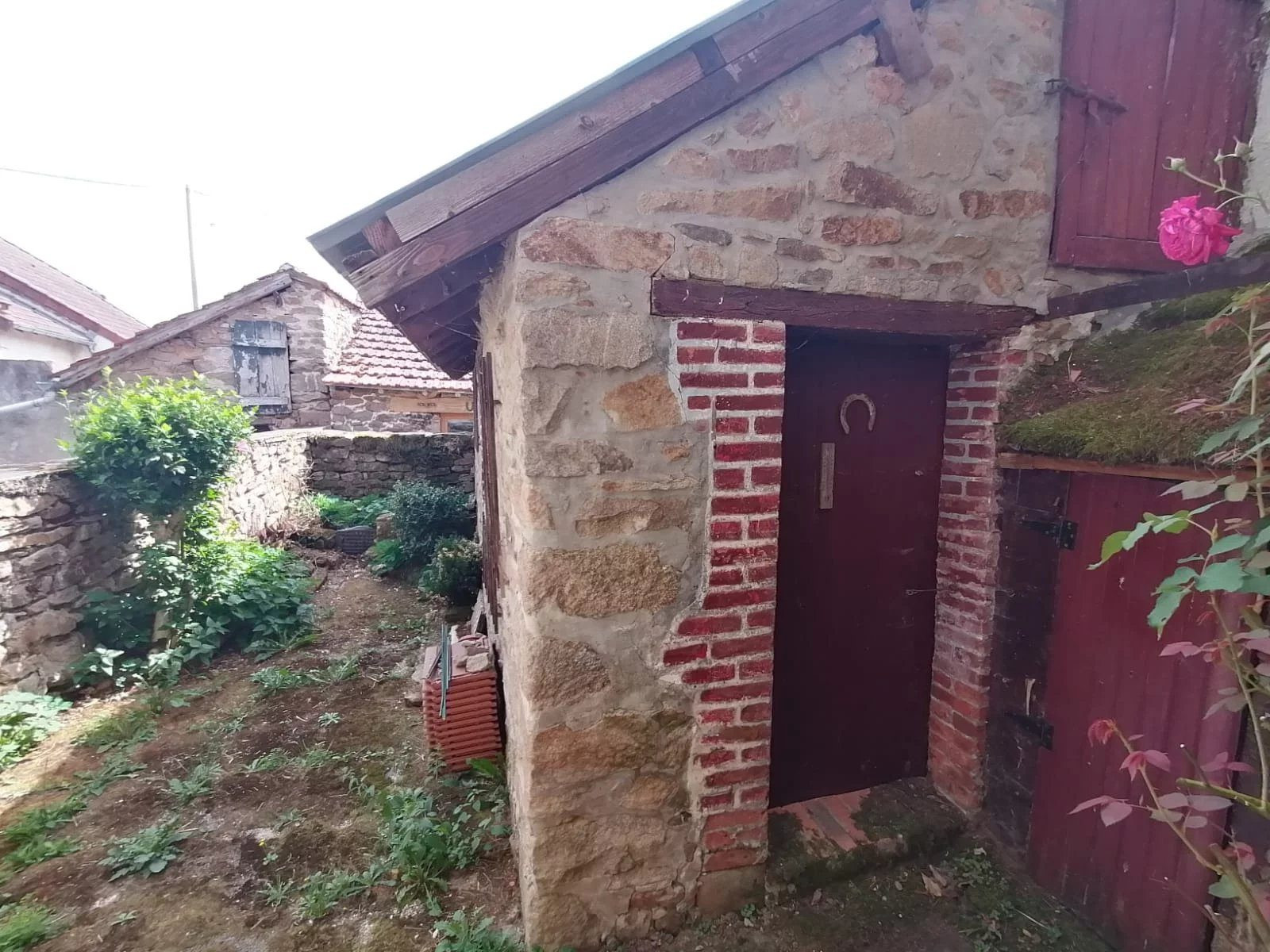 Stone house to renovate in Saint-Maurice-la-Souterraine 4