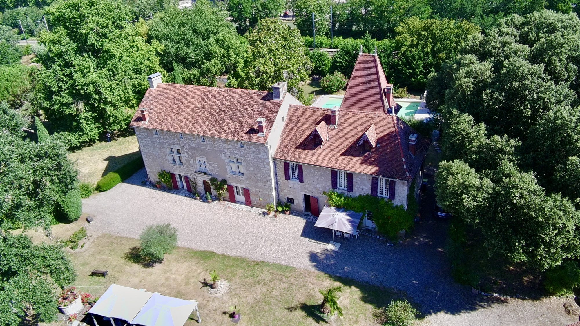 MANOIR