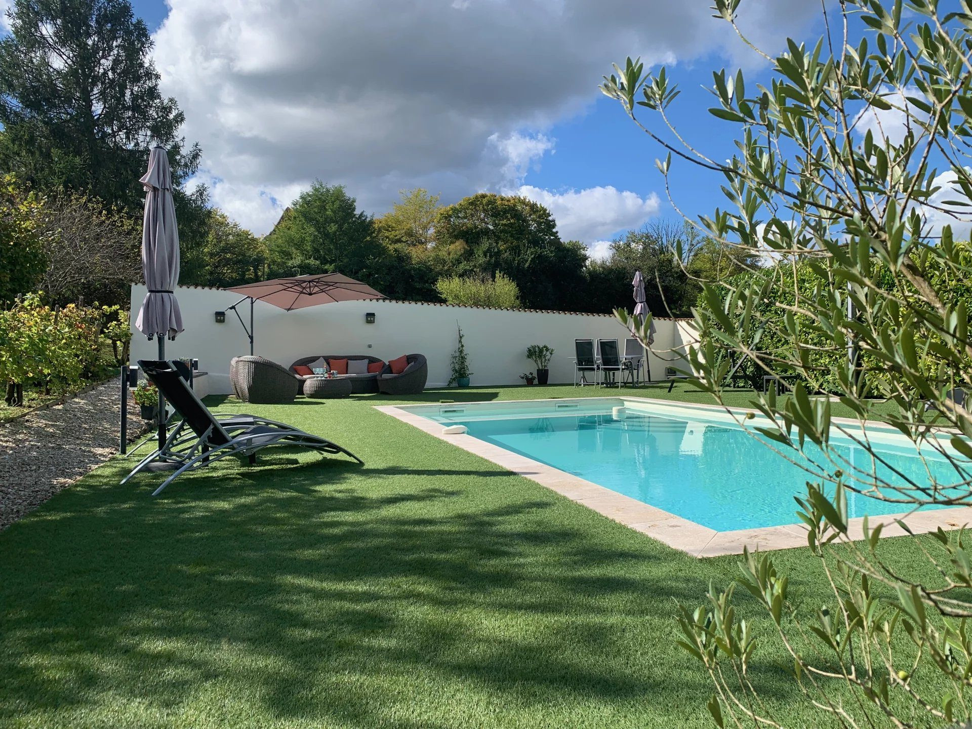 Splendide propriété de campagne, 2 maisons, 206 m² habitables au total, terrain de 7142 m², piscine.