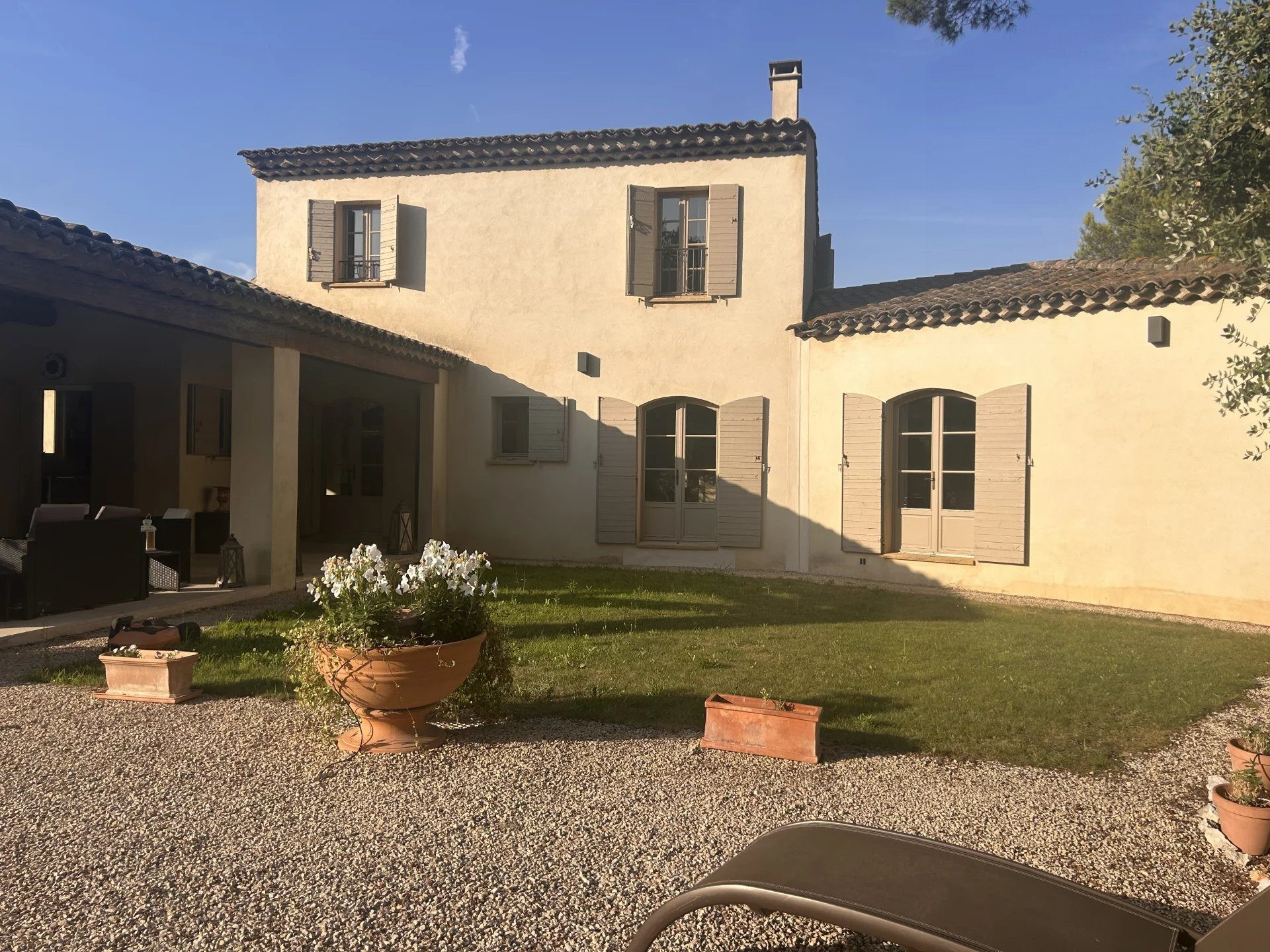 Maison à vendre à Mallemort, 180 m²