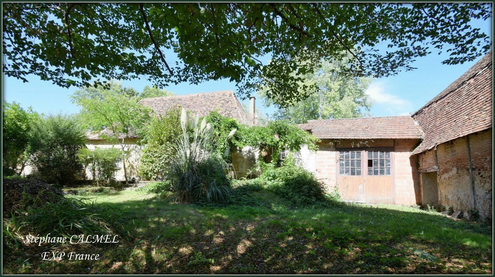 Maison de charme avec piscine à Saint-Nexans, France