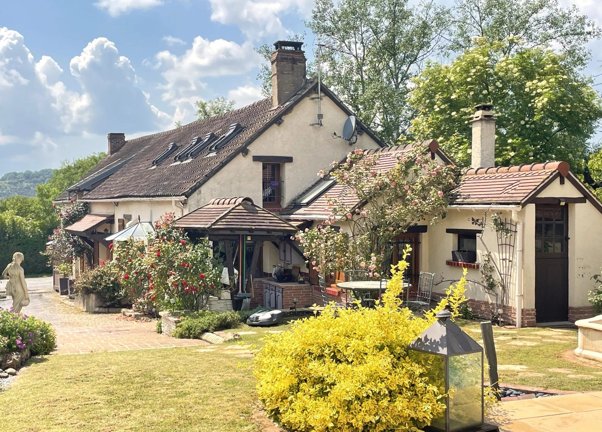 VILLAGE EURE VALLEY NEAR PACY SUR EURE 2