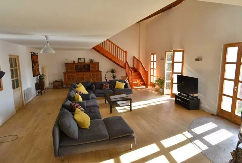 Superb renovation - two-part house with river views 3