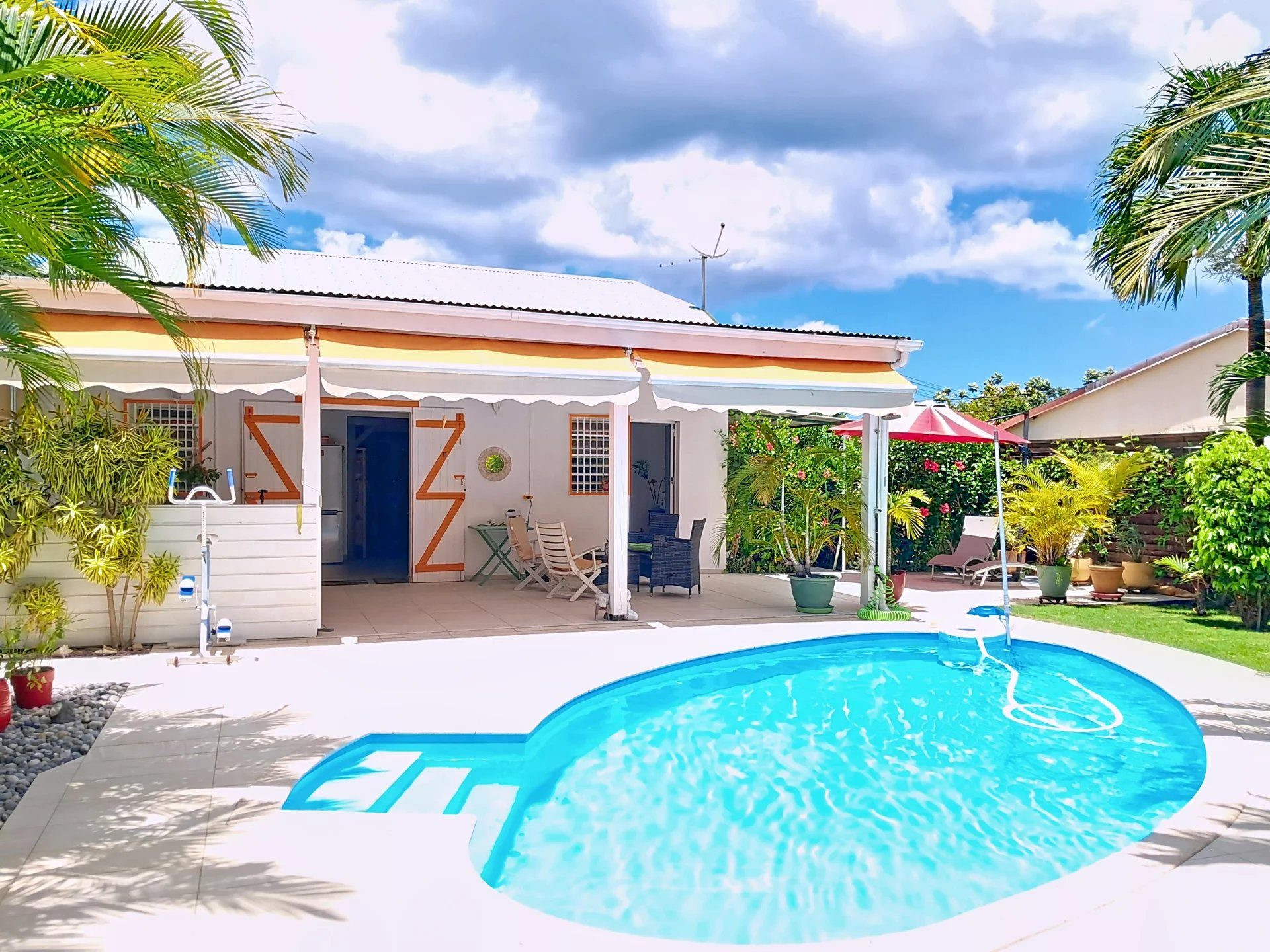 Maison 3 ch. + studio indépendant + Piscine
