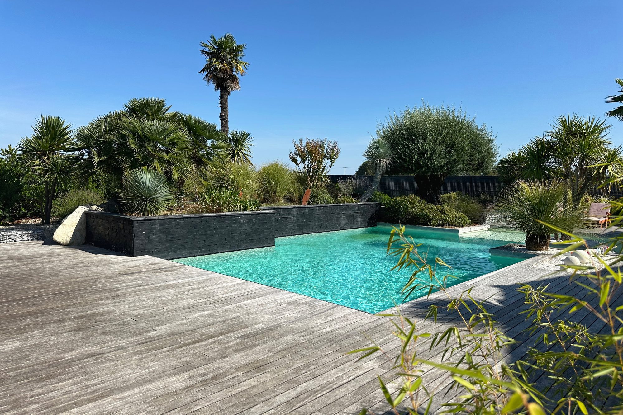 Sonnac - Maison contemporaine de plain-pied avec piscine et garage de 71 m²