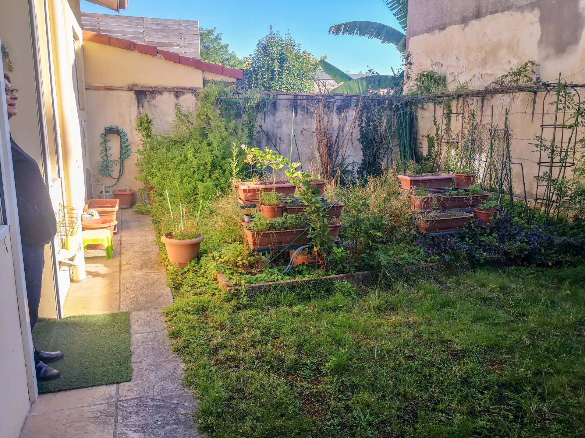 House 170 m² + Commercial Space 25 m² 3