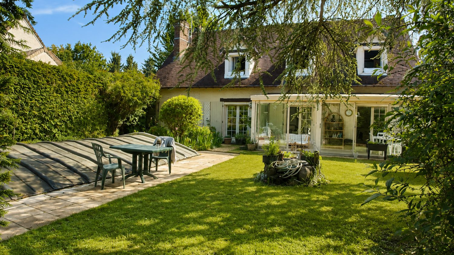Maison familiale de charme avec piscine et fort potentiel – Clairefontaine-en-Yvelines