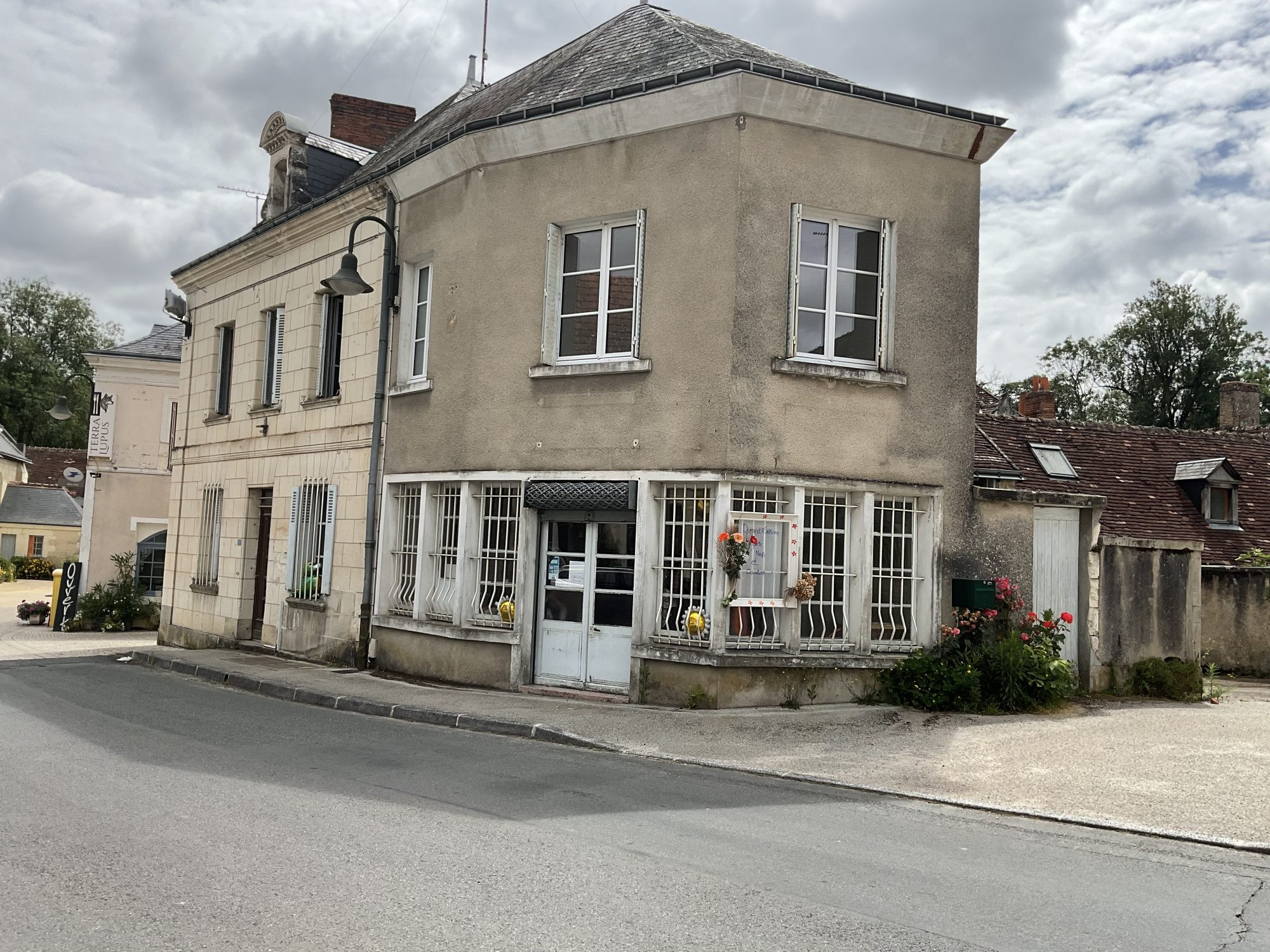 Maison de Village LOCHÉ-sur-INDROIS 37460 à 15 KM de LOCHES - Coup de Cœur Garanti !
