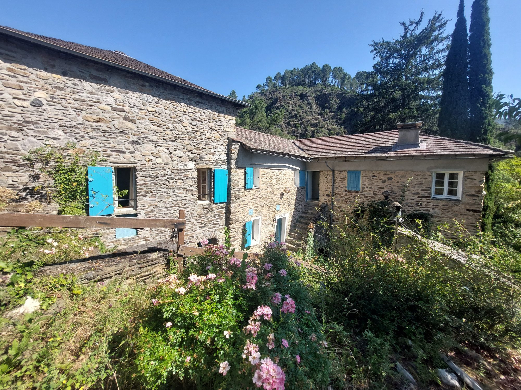 Authentique mas en pierre avec piscine, 200 m² habitables et vue sur les Cévennes