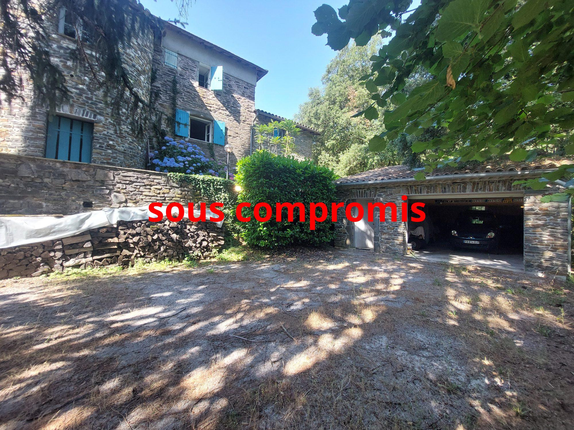 Authentique mas en pierre avec piscine, 200 m² habitables et vue sur les Cévennes