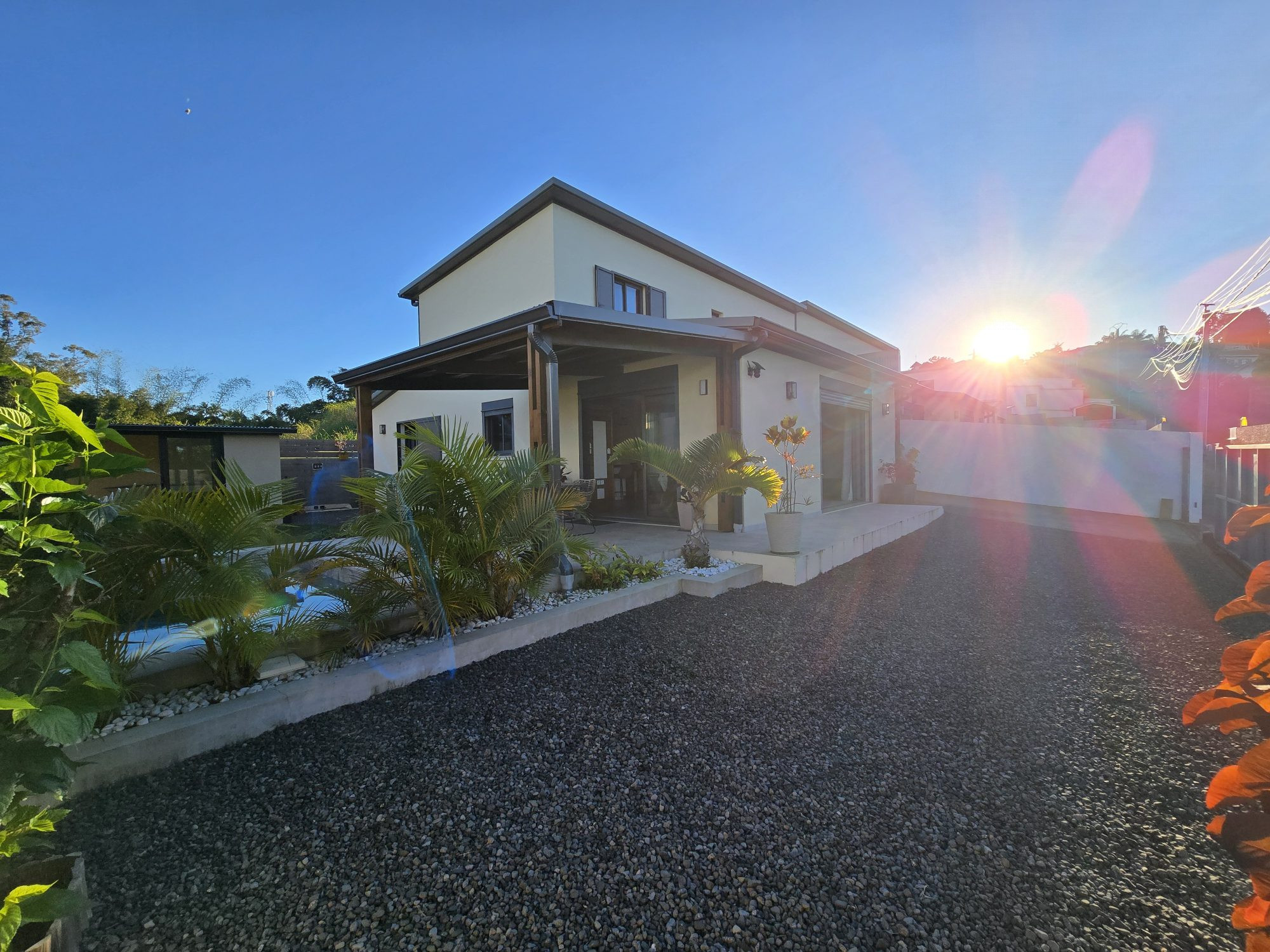 Family Villa with Swimming Pool and Rental Potential – Mont Vert, Saint-Pierre 3