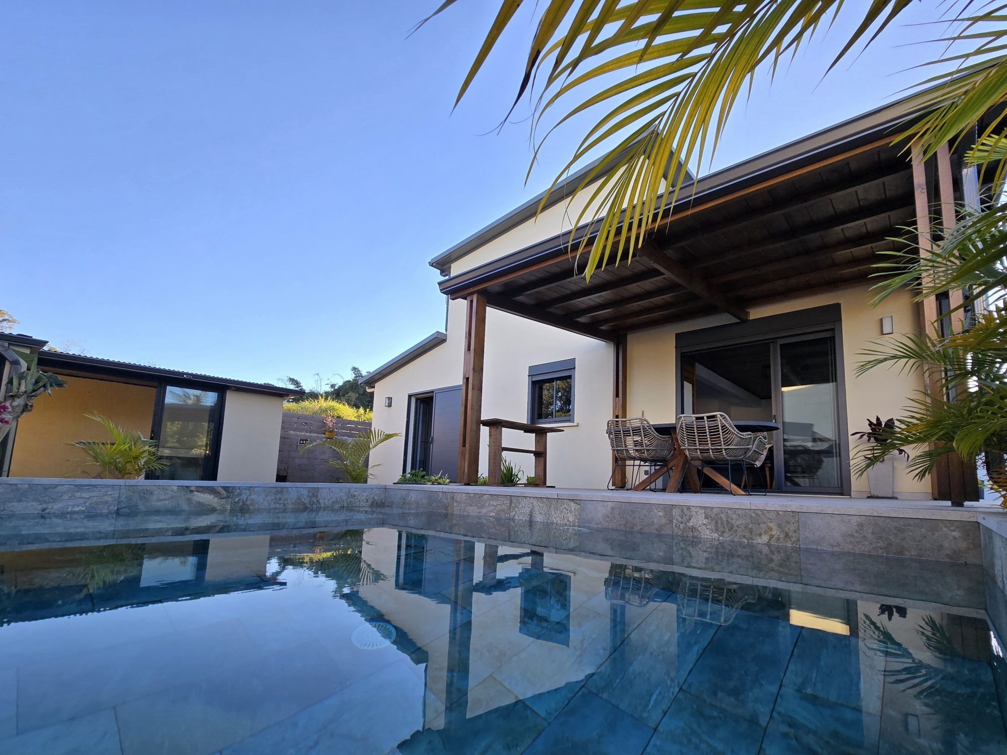 Family Villa with Swimming Pool and Rental Potential – Mont Vert, Saint-Pierre