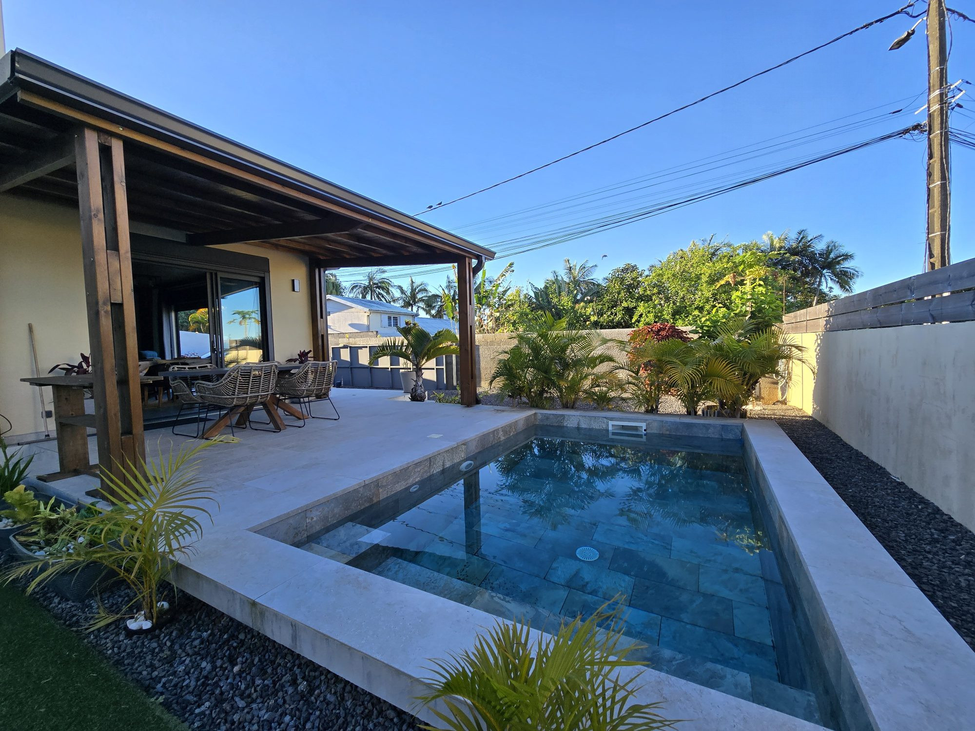 Family Villa with Swimming Pool and Rental Potential – Mont Vert, Saint-Pierre 5