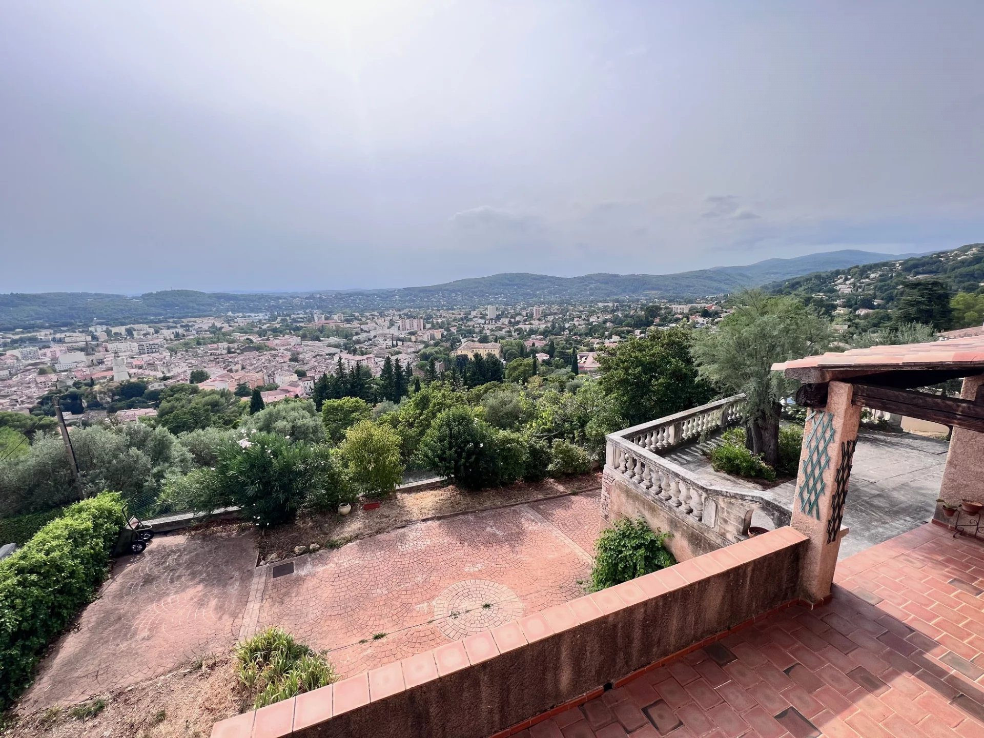 Villa to be redecorated with dominant view – Draguignan 2