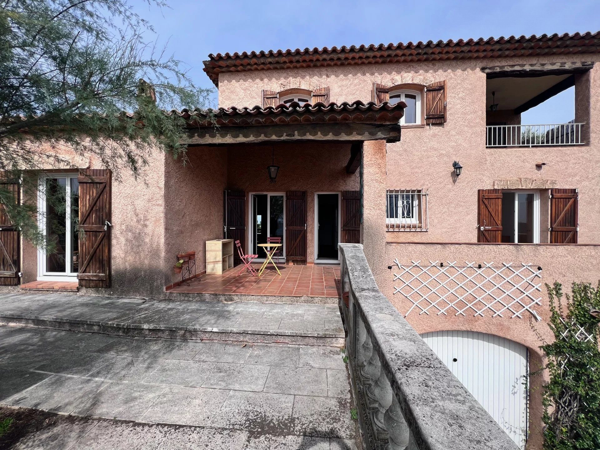Villa à redécorer avec vue dominante – Draguignan