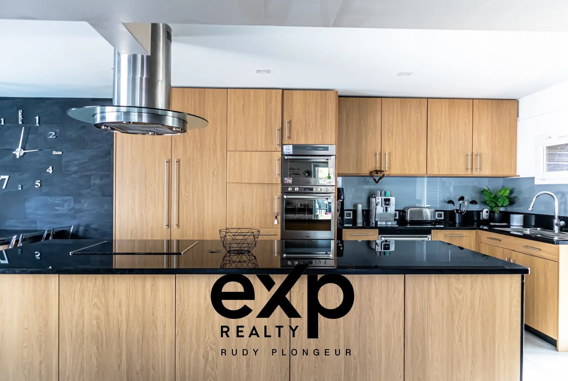 Exceptional Property Stunning Views & Income Generation 2 Independent Rental Studios 4