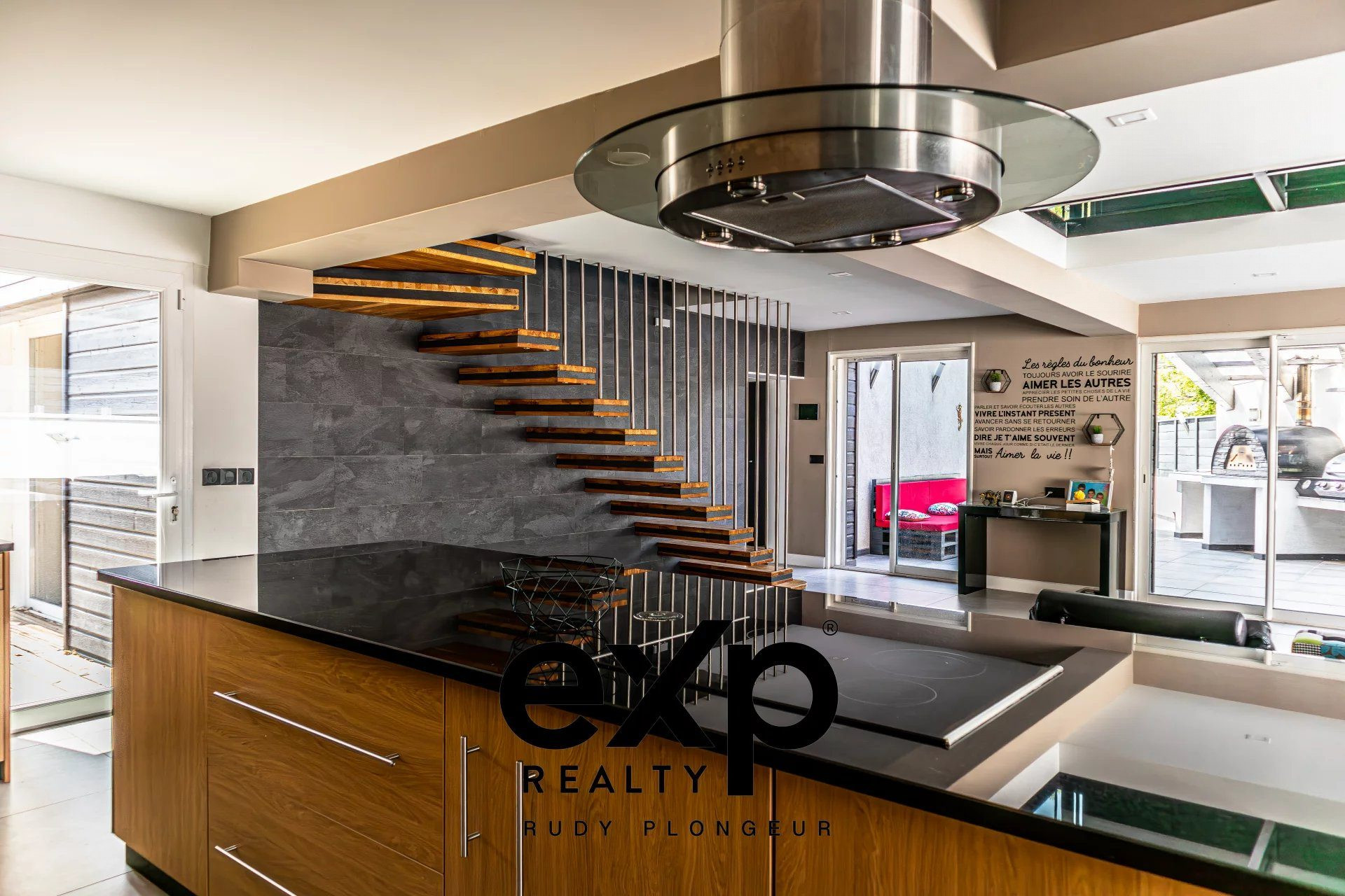 Exceptional Property Stunning Views & Income Generation 2 Independent Rental Studios 3