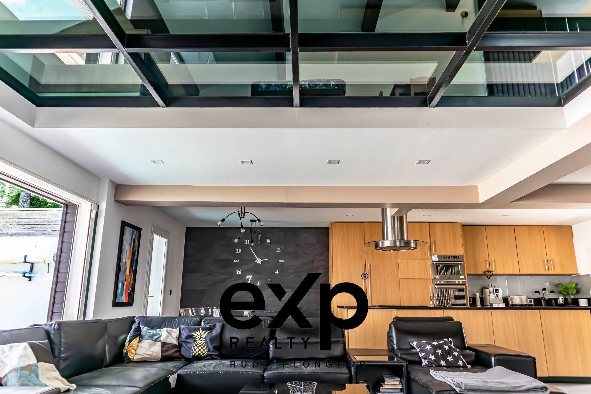 Exceptional Property Stunning Views & Income Generation 2 Independent Rental Studios 5