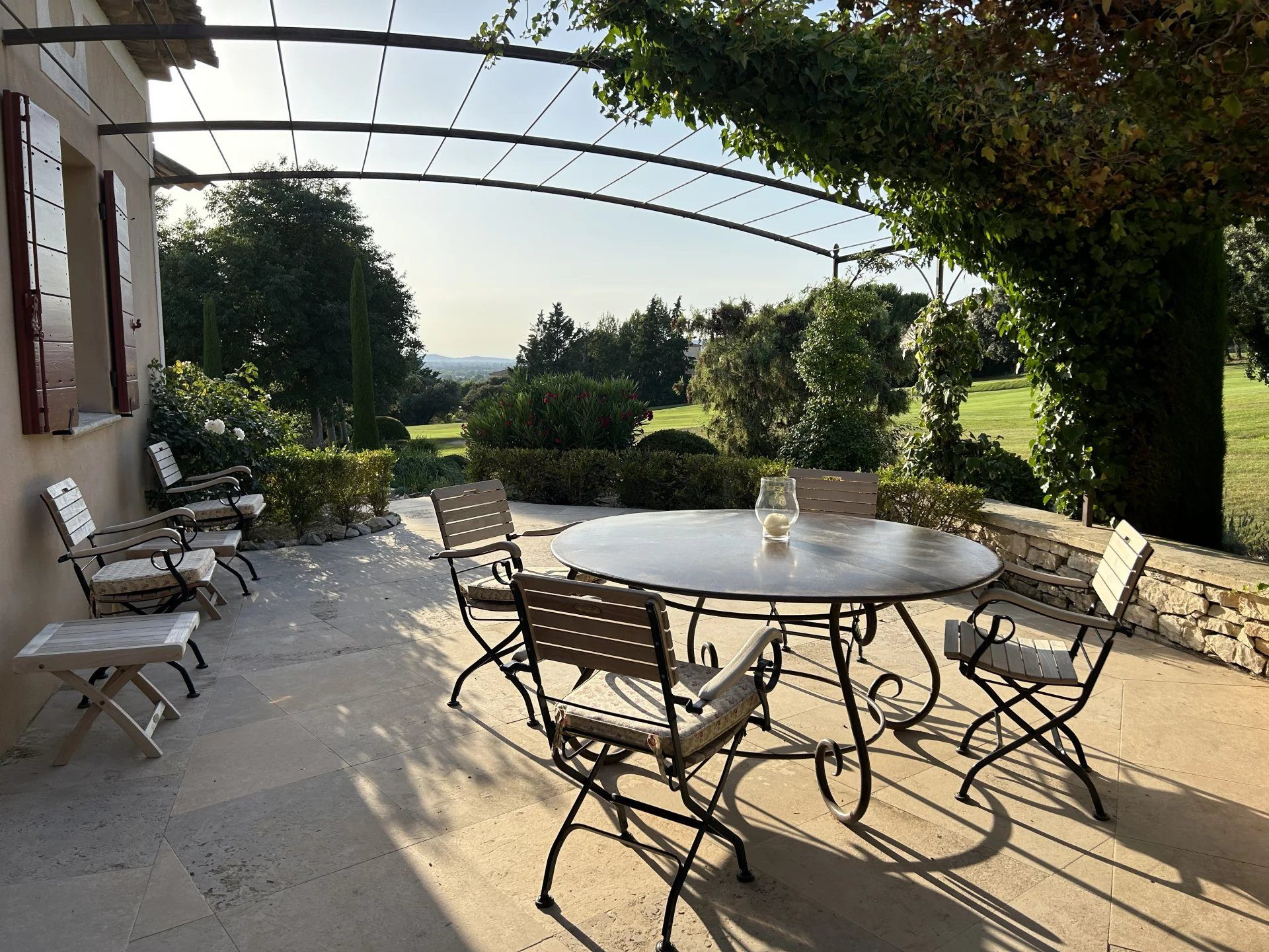 Propriété au coeur du Domaine et Golf de Pont Royal avec Vue Sur Golf