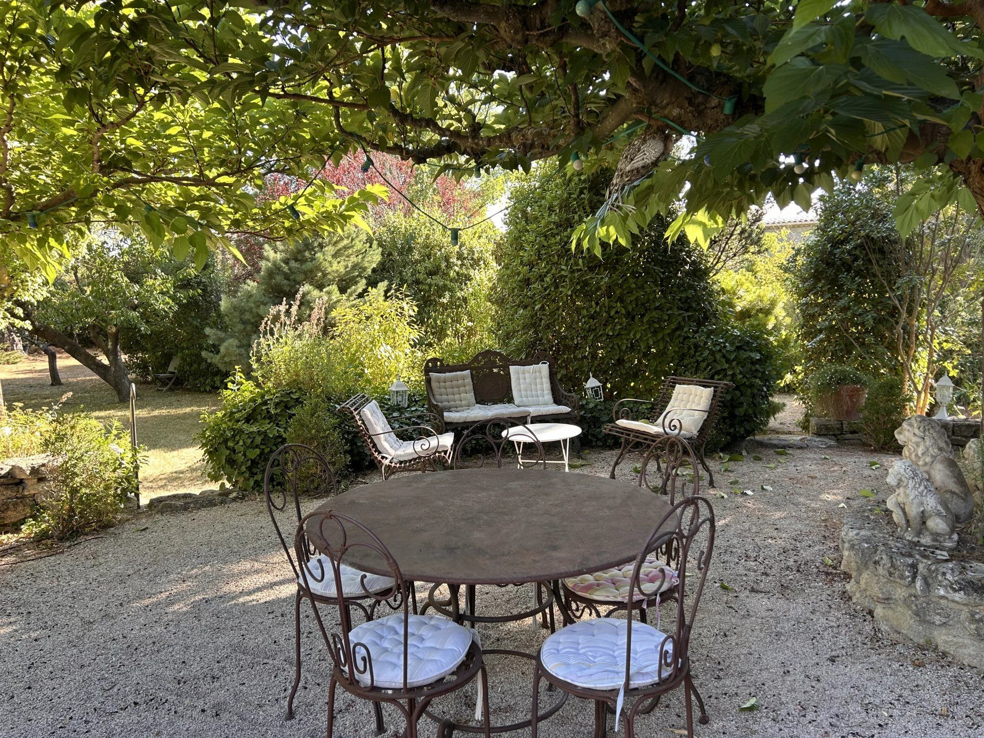A 5 minutes du golf de Pont Royal ,Maison de charme à Vernègues avec piscine et jardin