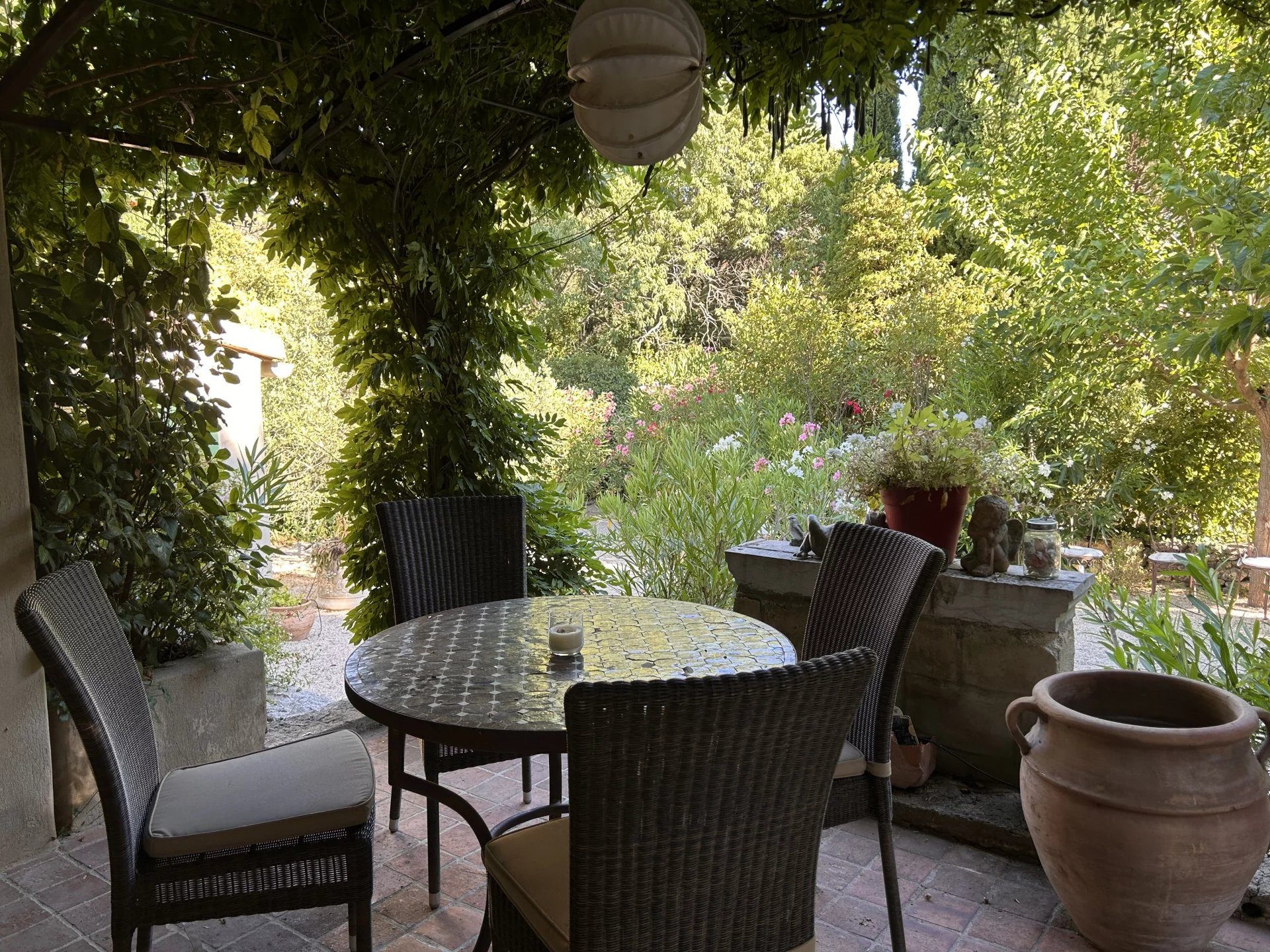A 5 minutes du golf de Pont Royal ,Maison de charme à Vernègues avec piscine et jardin