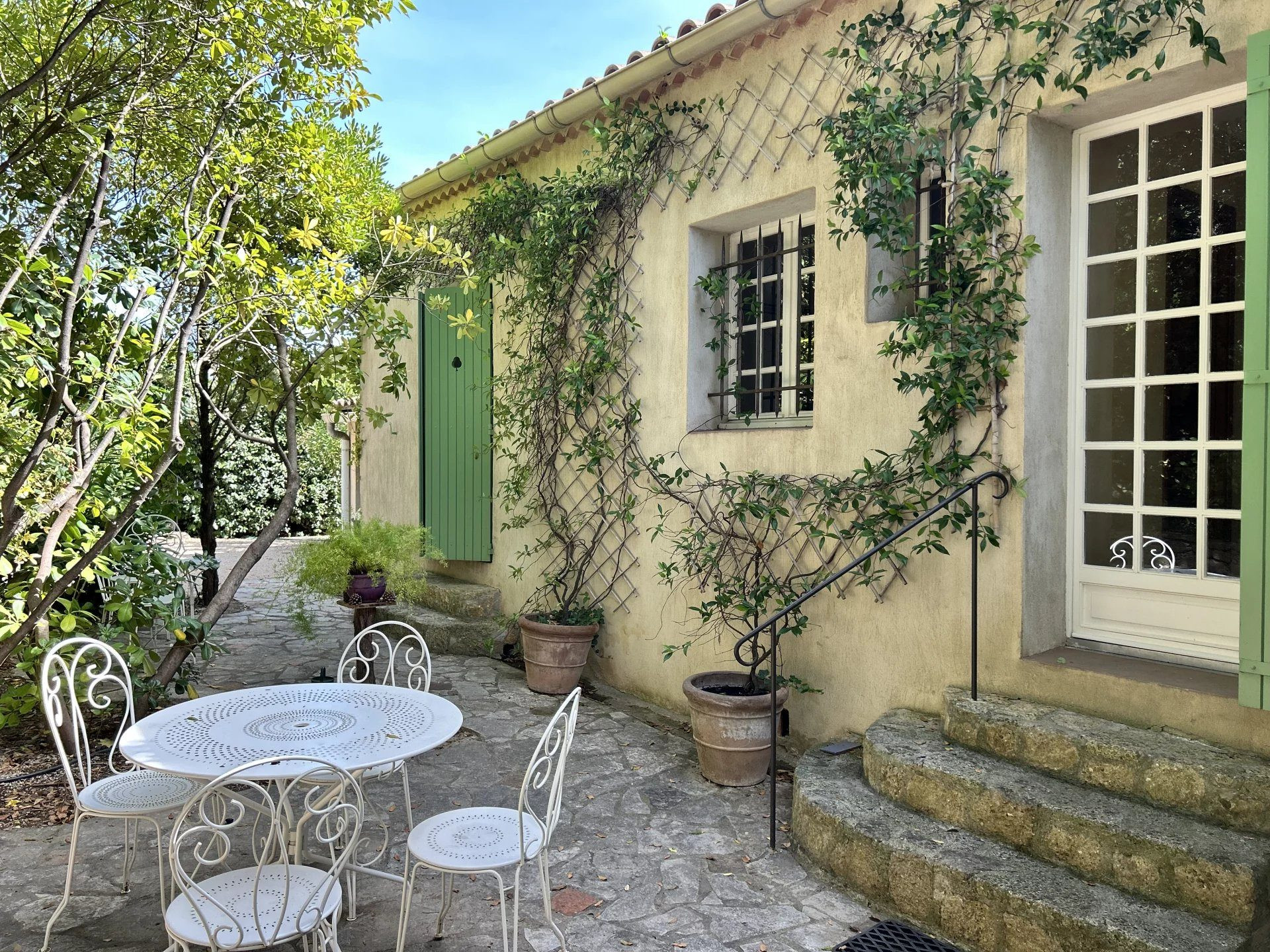 5 minutes from Pont Royal Golf Course, Charming House in Vernègues with Swimming Pool and Garden 4