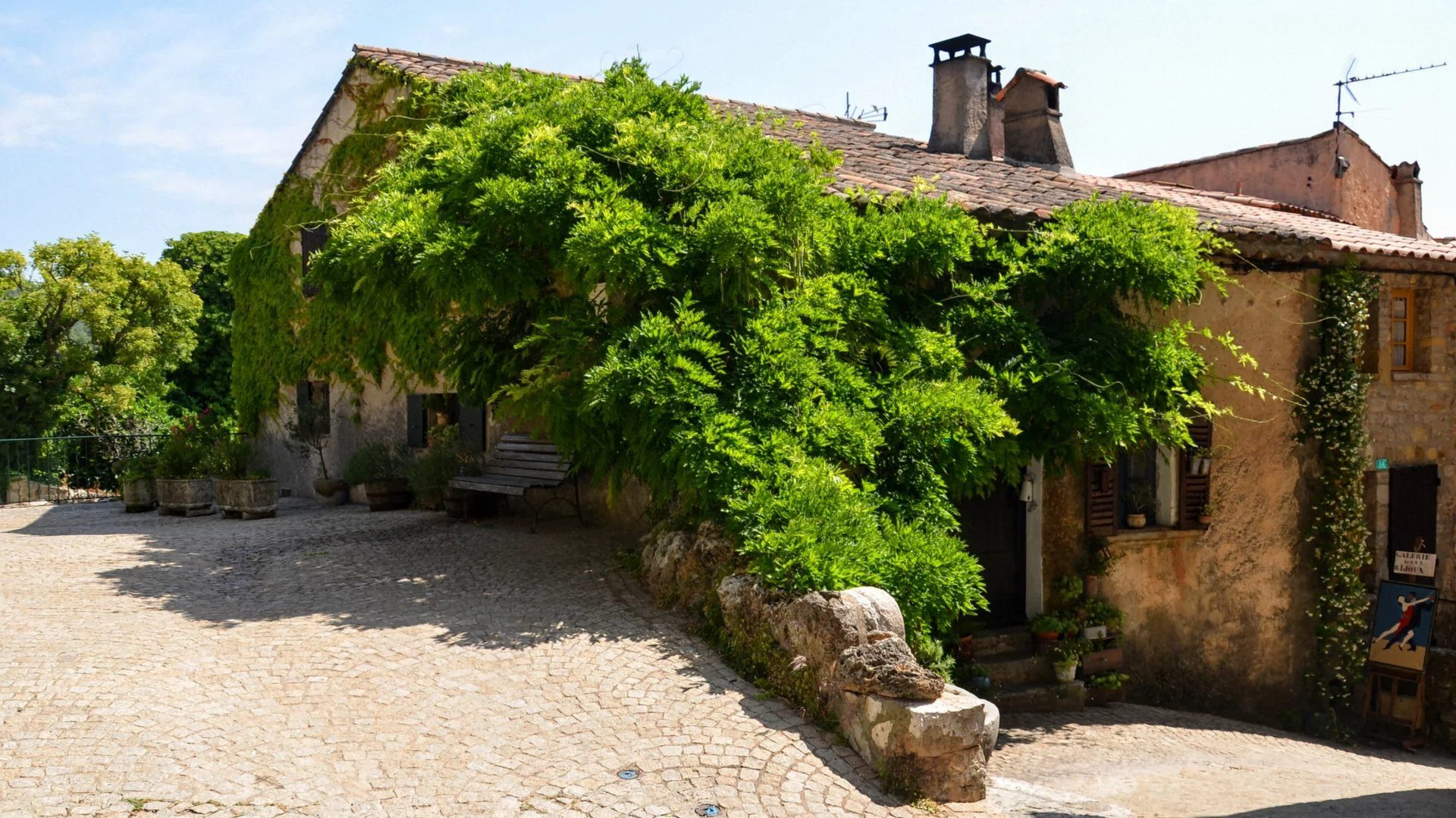 Superbe maison de village 3 chambres, cave et parking