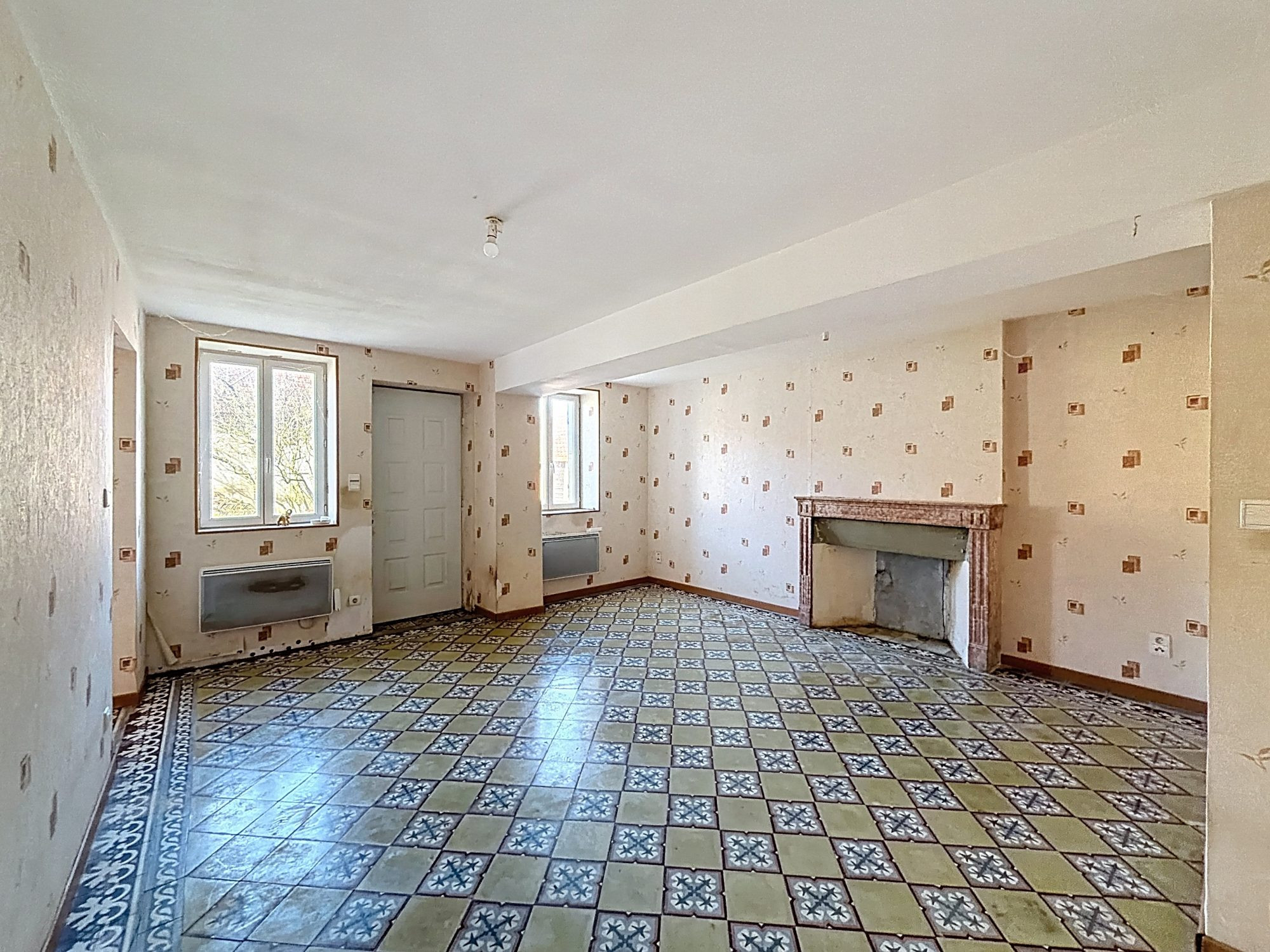 Ensemble immobilier avec maison rénovée + longère à rénover – Saint-Gervais-en-Vallière
