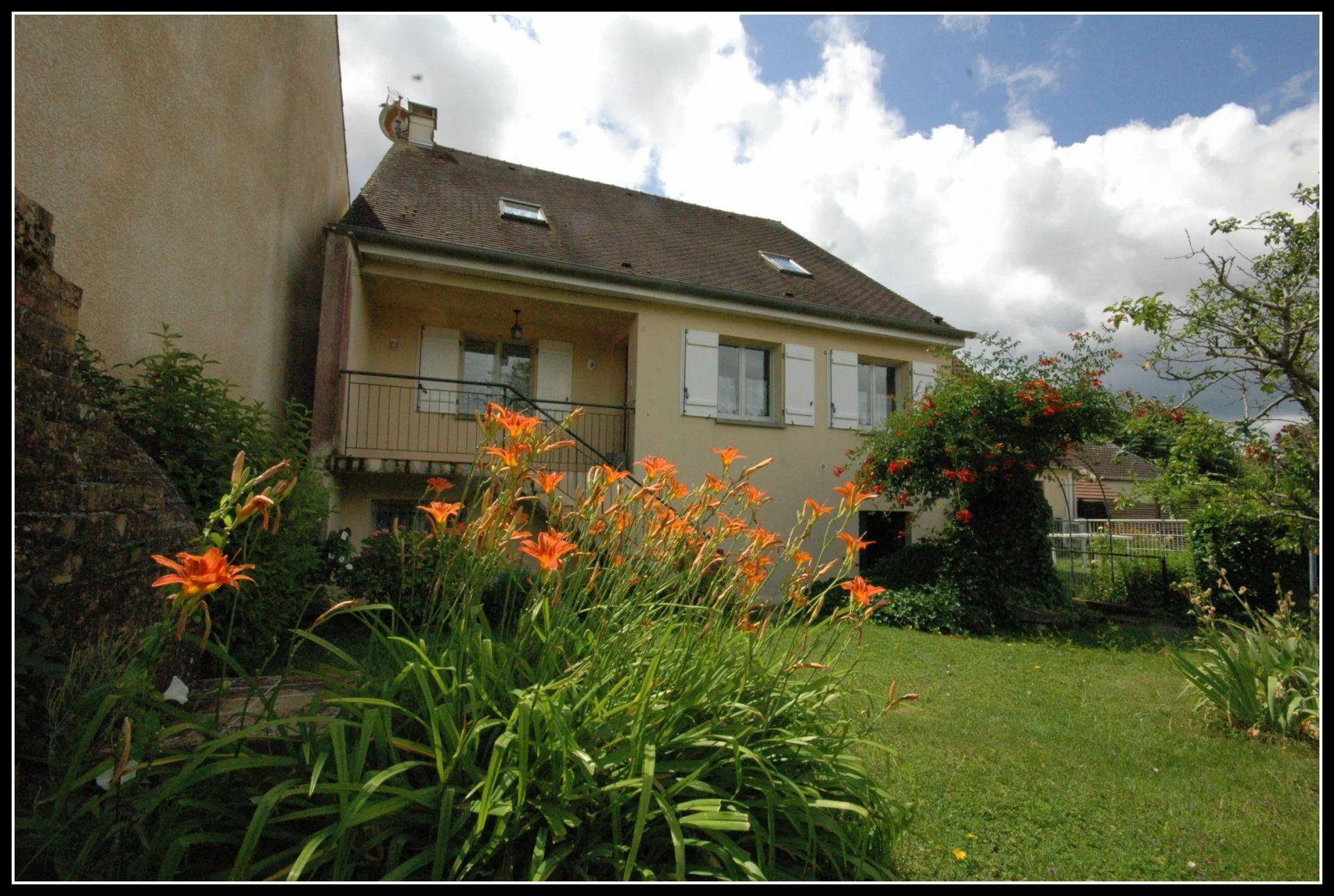 Dpt Seine-et-Marne (77) Ville de NANGIS, Maison récente, Type 7, 300m2, terrain 368 m2
