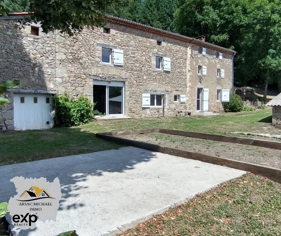 Property with Large Land and Outbuildings 3