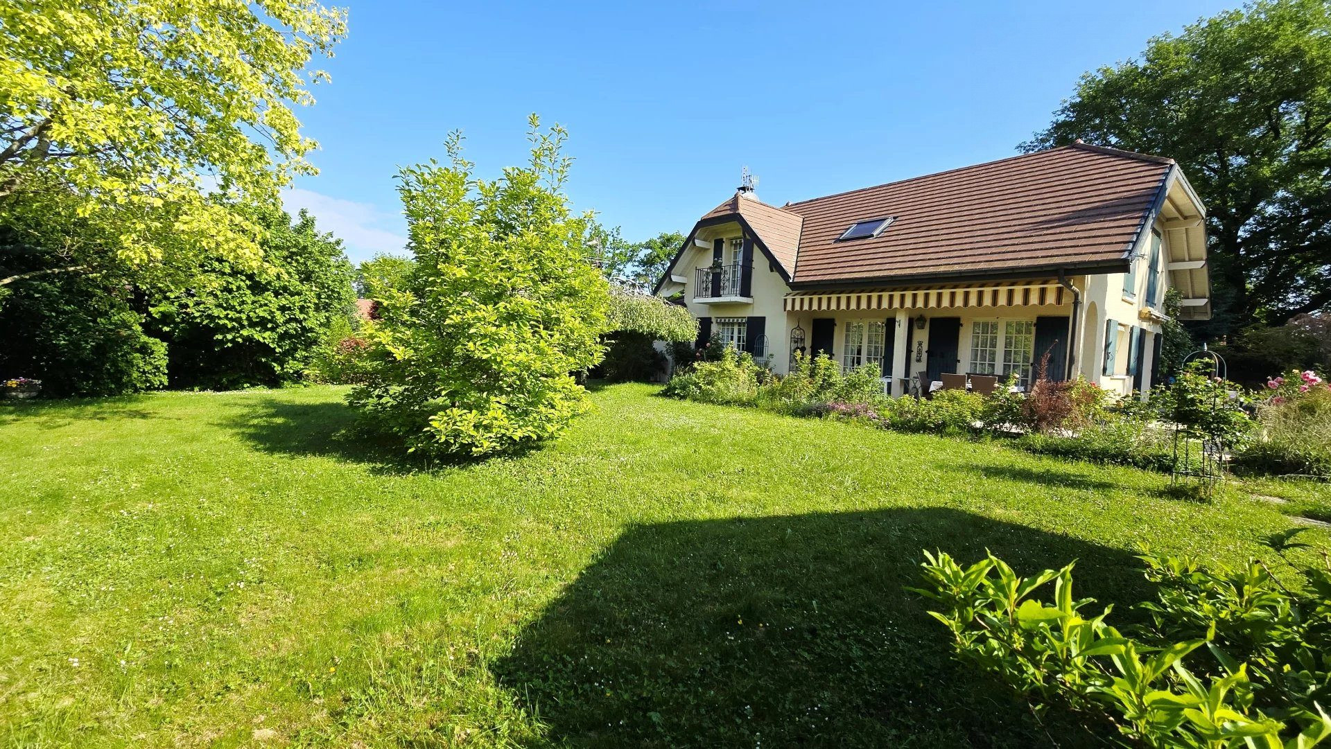 Jolie Maison d'architecte au calme avec grand terrain !