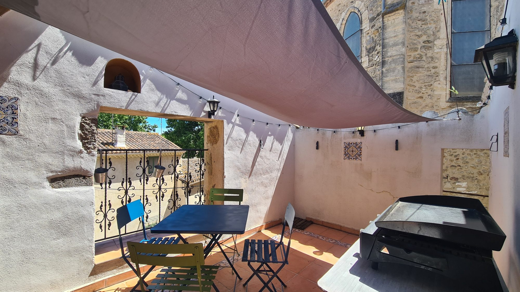 Maison de village en pierre - rénovée avec terrasse