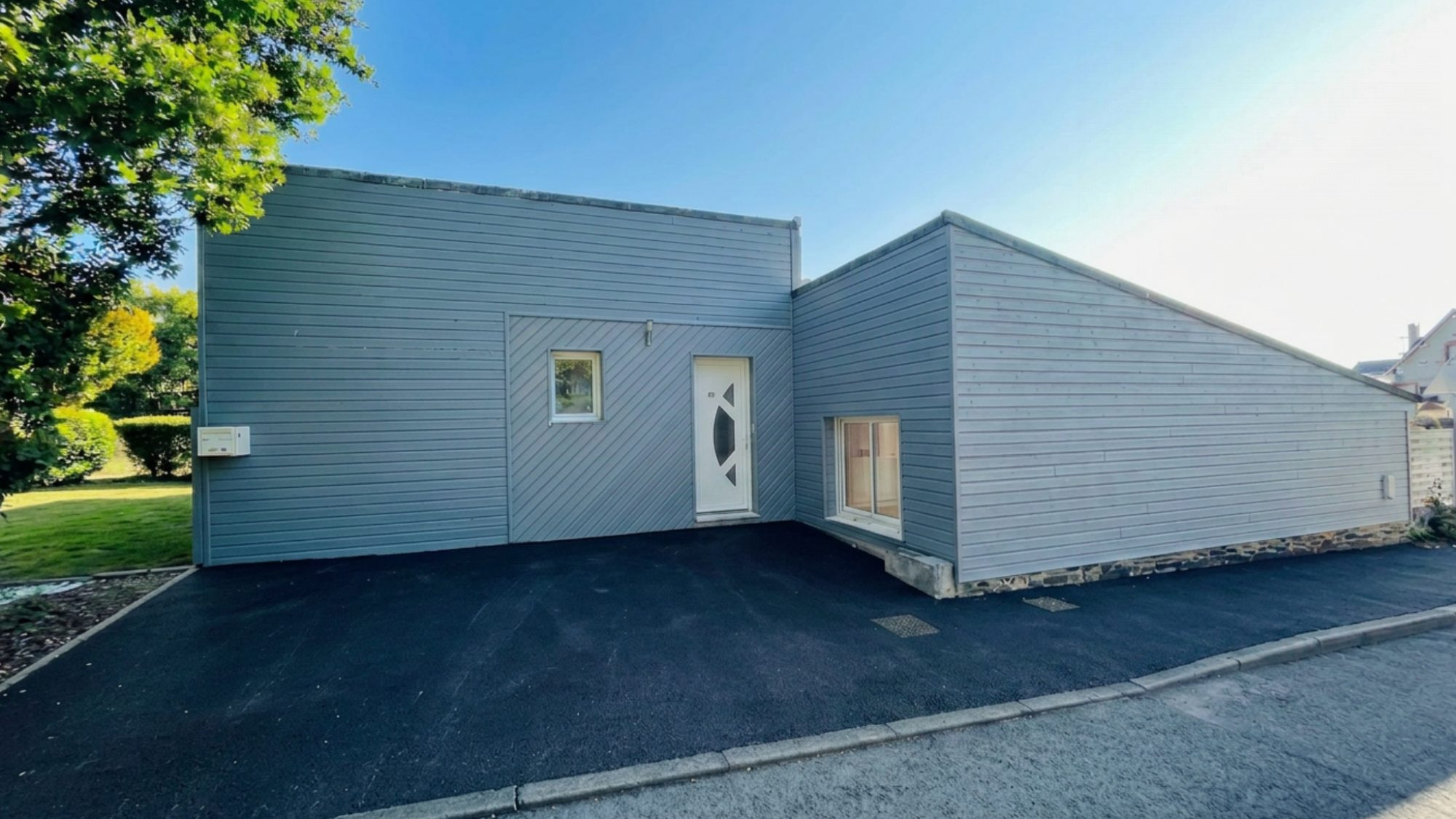 Maison 5 pièces 136 m2 avec piscine.