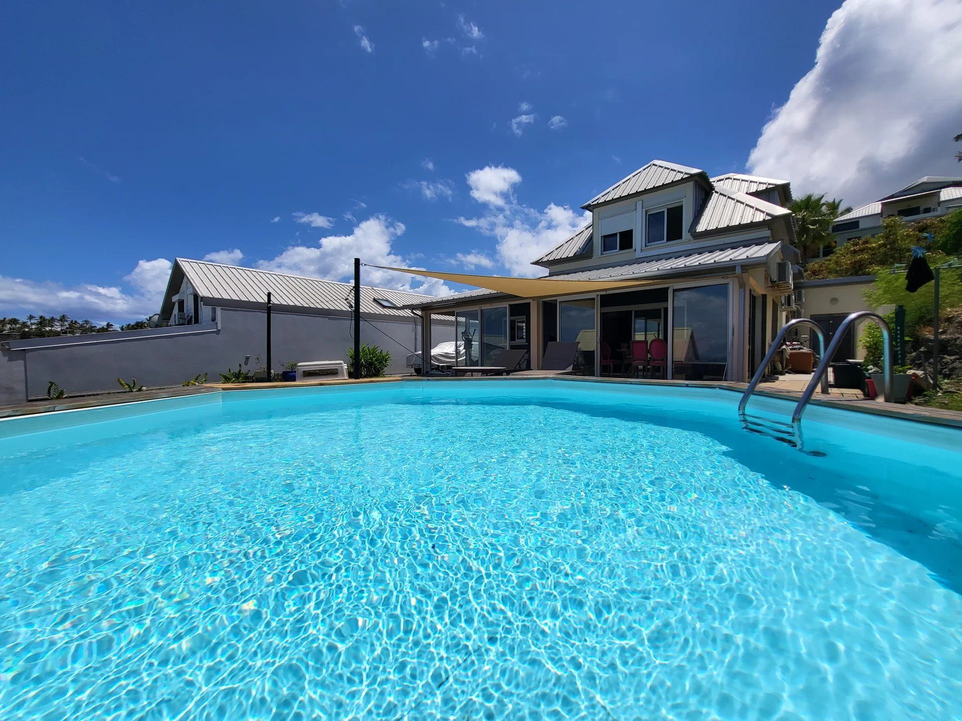 SEAFRONT VILLA + OUTBUILDING IN SAINT-GILLES LES BAINS 3