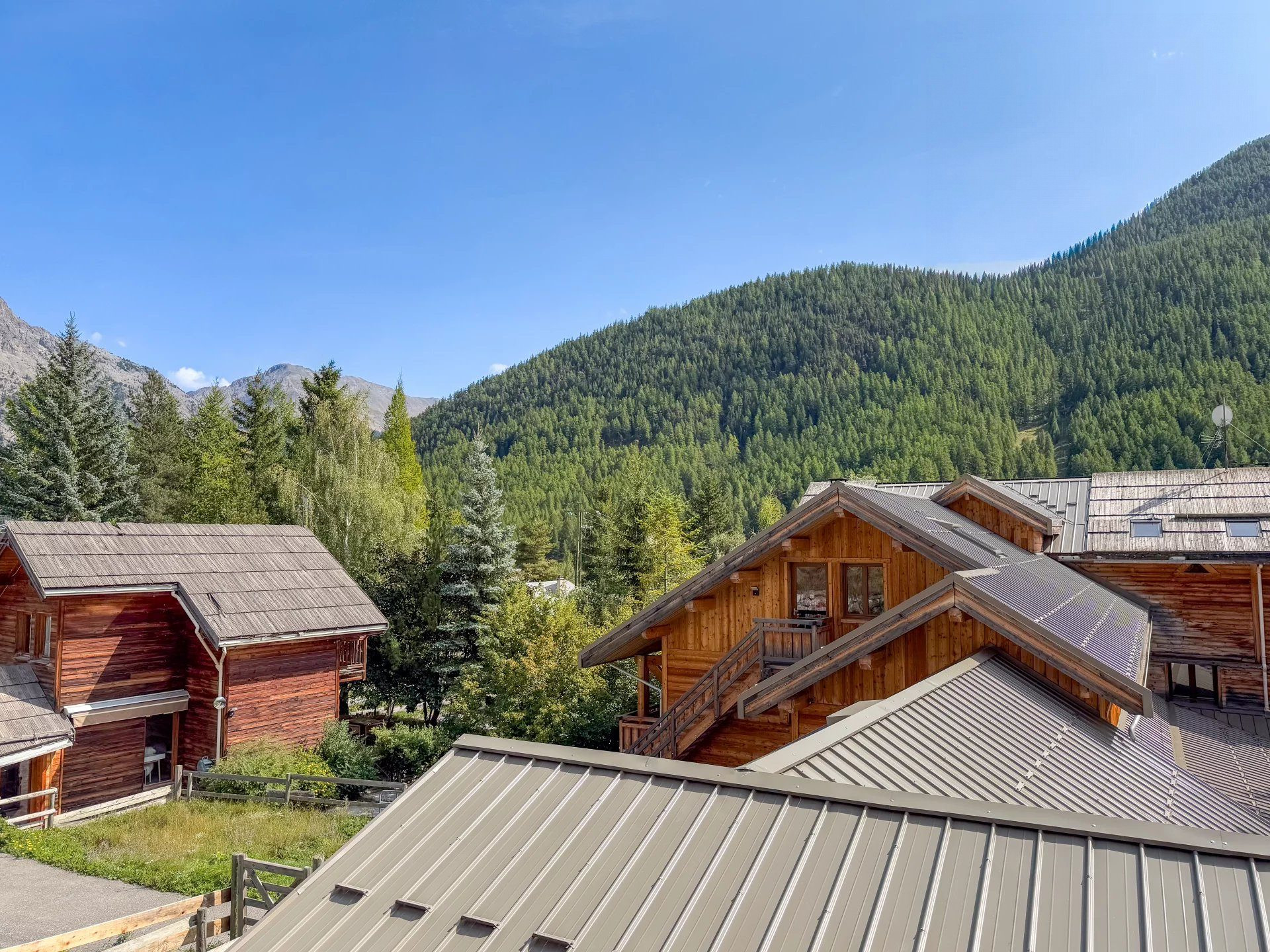 Real Estate Complex 3 Chalets NEVACHE 5