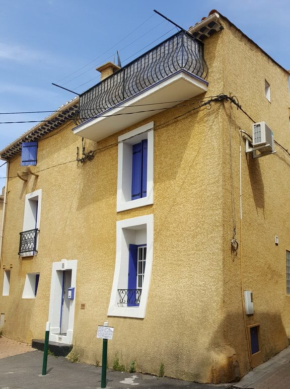 Town house with garage and terrace