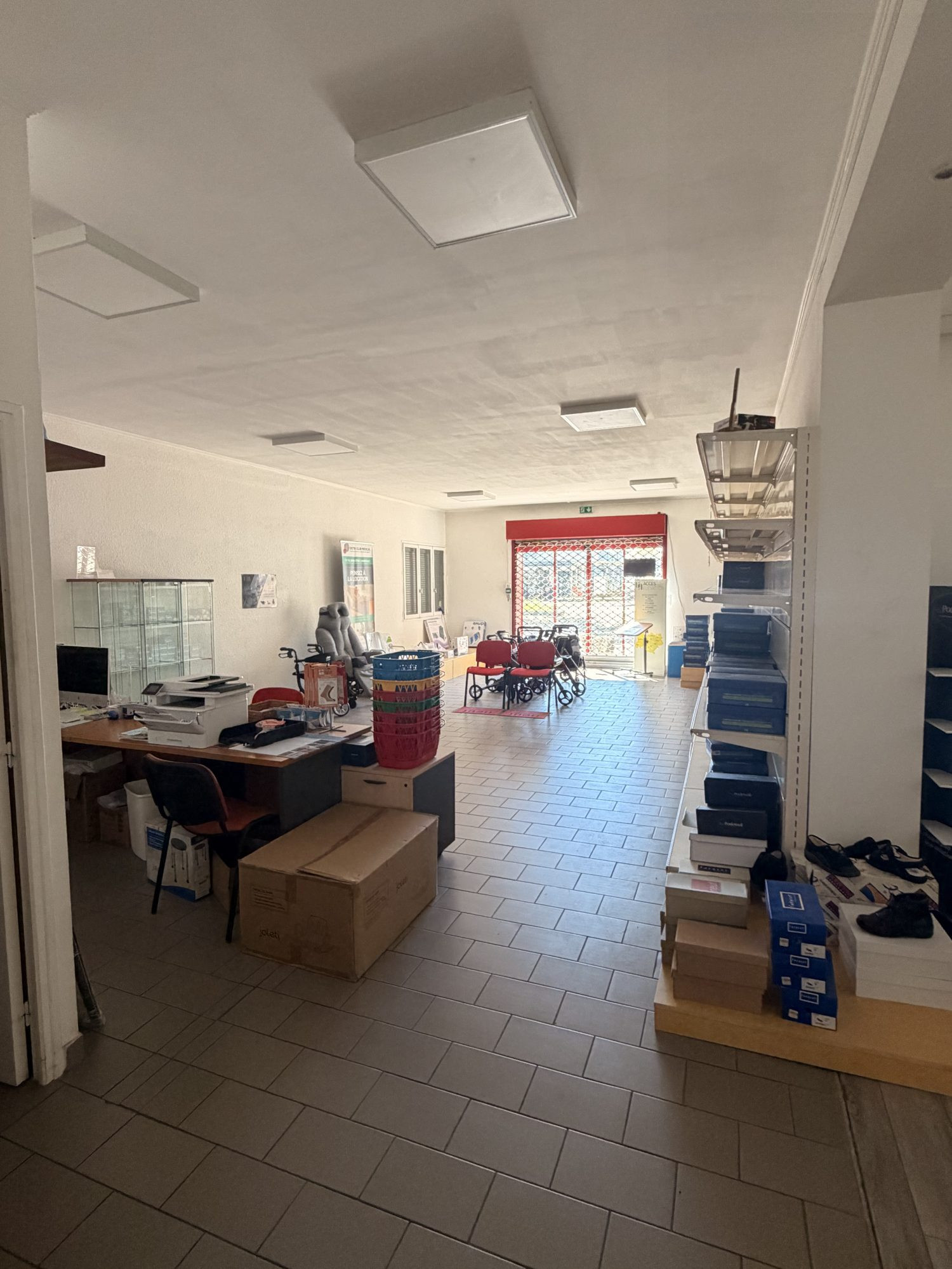 SALE OF A COMMERCIAL PROPERTY - CRAPONNE 4