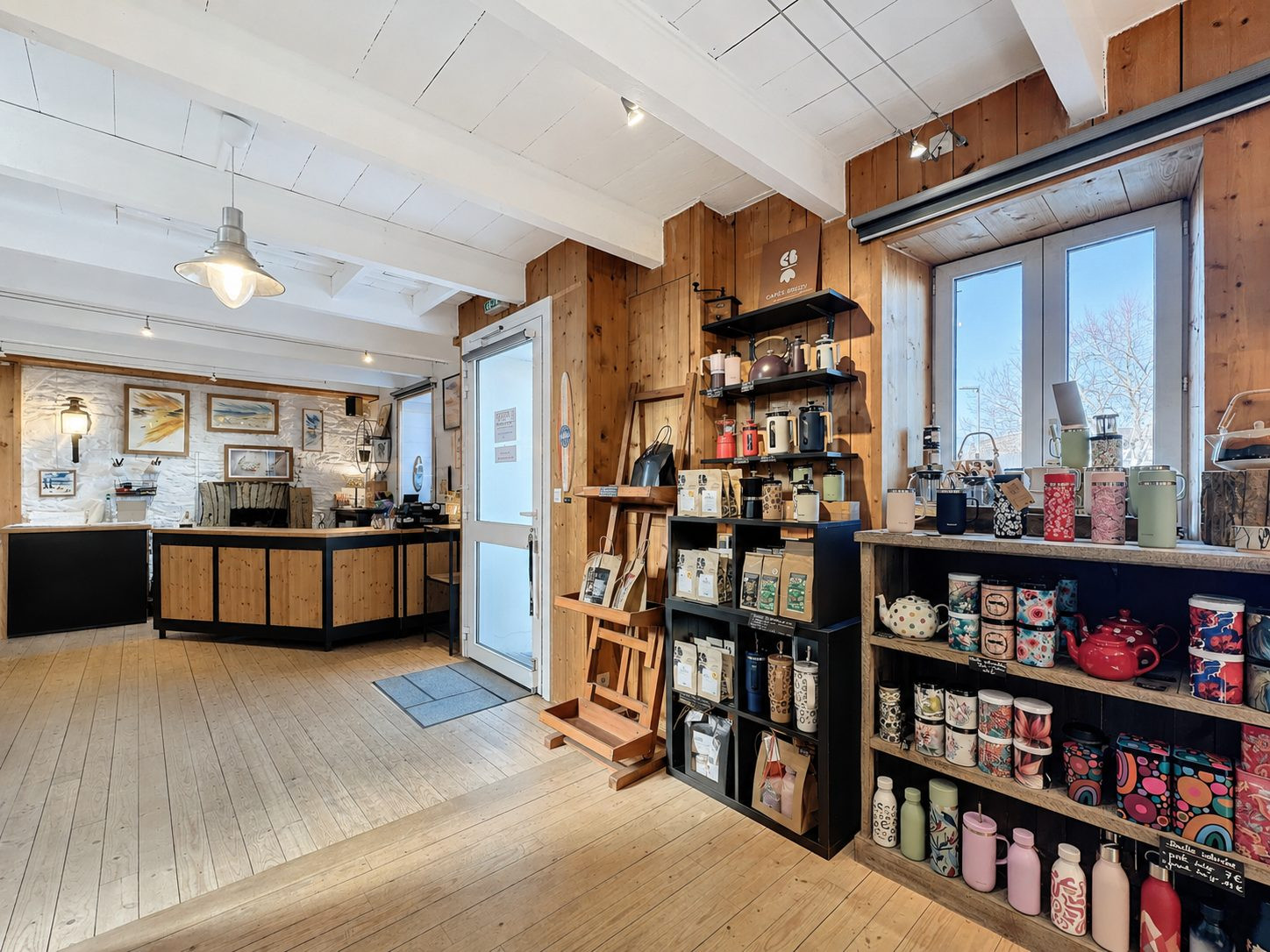Commerce avec logement et terrasse dans une commune littorale du Finistère Nord · à Landéda · 179 m² · 524 700 €